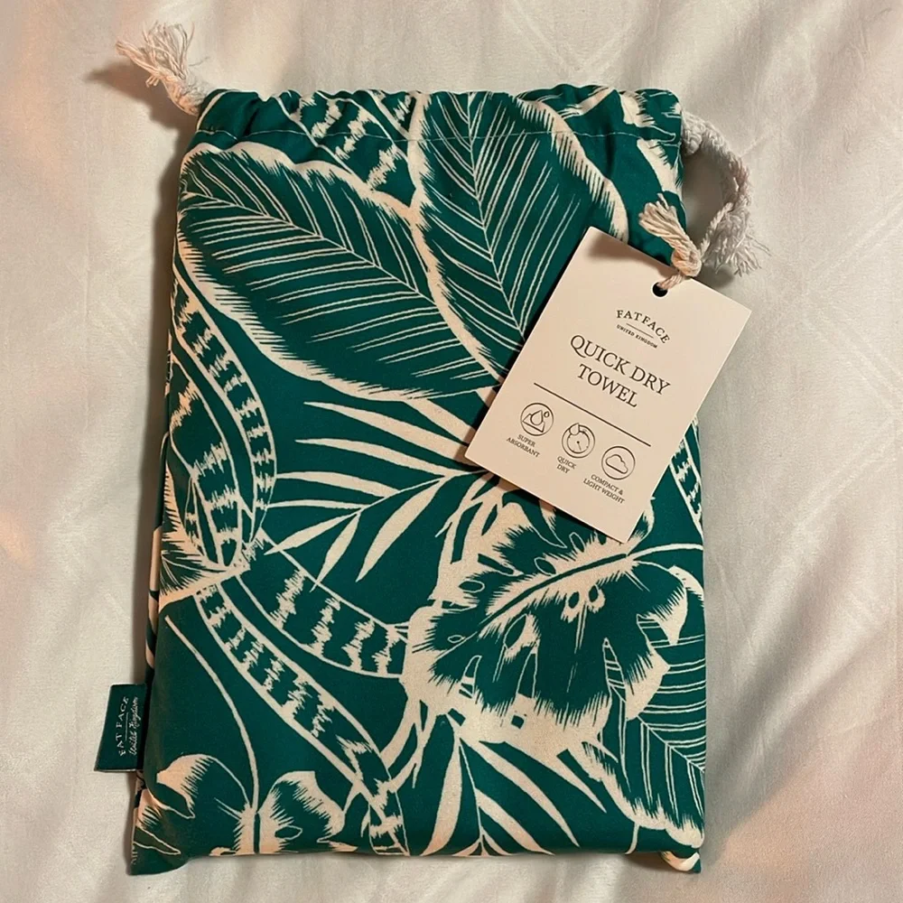 FAT FACE quick dry towel in bag. NWT